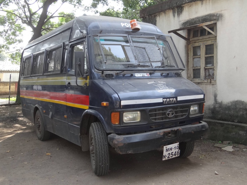 Vehicles used to fetch body of Aniket were seized | अनिकेतचा मृतदेह नेण्यास वापरलेली वाहने जप्त
