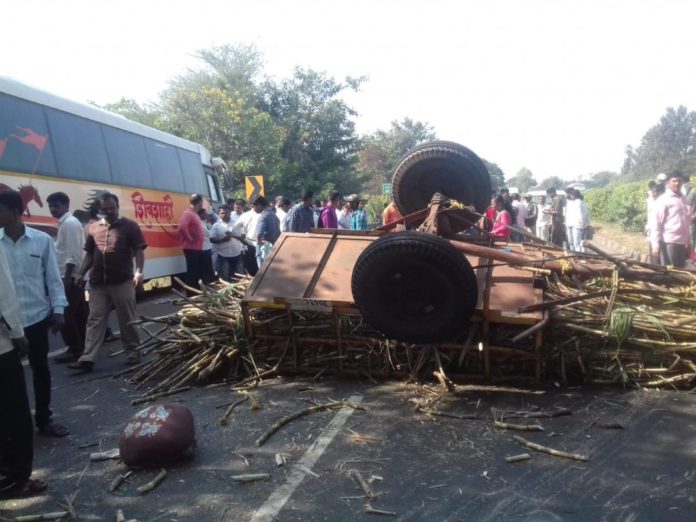 Shivaji's bullock cart on the highway: Death of woman under labor | महामार्गावर शिवशाहीची बैलगाडीला धडक : ऊसतोड मजूर महिलेचा मृत्यू