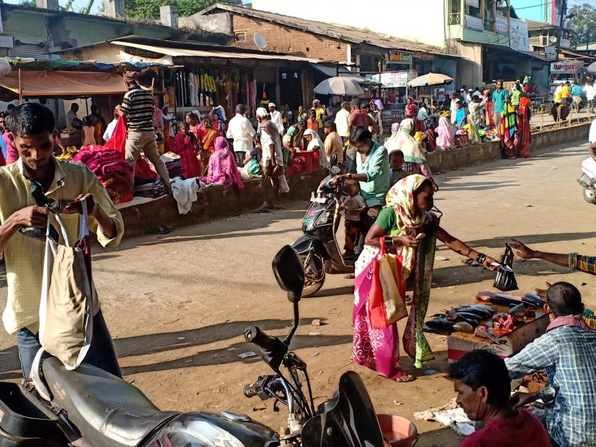 The Surganya market is booming again | सुरगाण्याचा बाजार पुन्हा गजबजला
