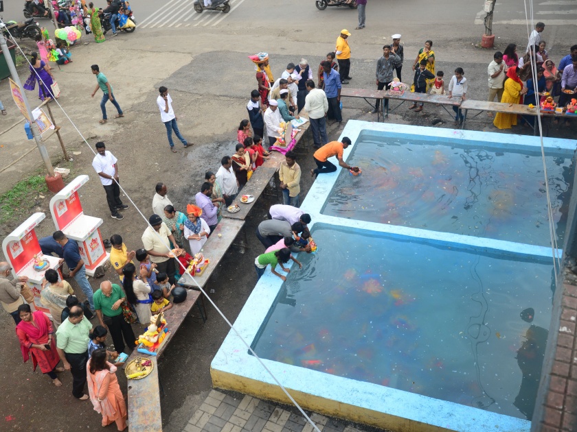 Punekar choose eco-friendly Ganesh immersion | पुणेकरांची पर्यावरणपूरक गणेश विसर्जनाला पसंती
