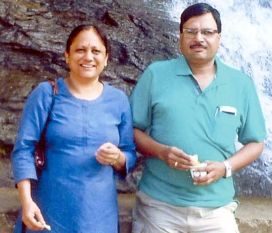 Nashik's Vinodini and Raj Petge-Kalgi were awarded the 'Mother-Baba Award' | नाशिकच्या विनोदिनी आणि राज पीटगे-कालगी यांना ‘माँ-बाबा पुरस्कार’