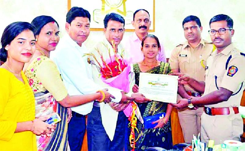 Ambulance Driver 'Jaipal' honored | रुग्णवाहिका चालक ‘जयपाल’चा सत्कार