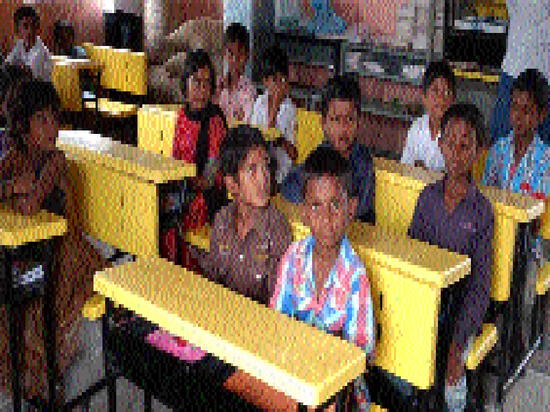 Stop the migrations of 30,000 students of Beed district | बीड जिल्ह्यातील ३० हजार विद्यार्थ्यांचे स्थलांतर रोखले