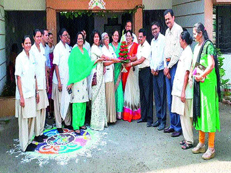  Celebration of hostess day by various activities at District Hospital | जिल्हा रुग्णालयात विविध उपक्रमांनी परिचारिका दिन साजरा