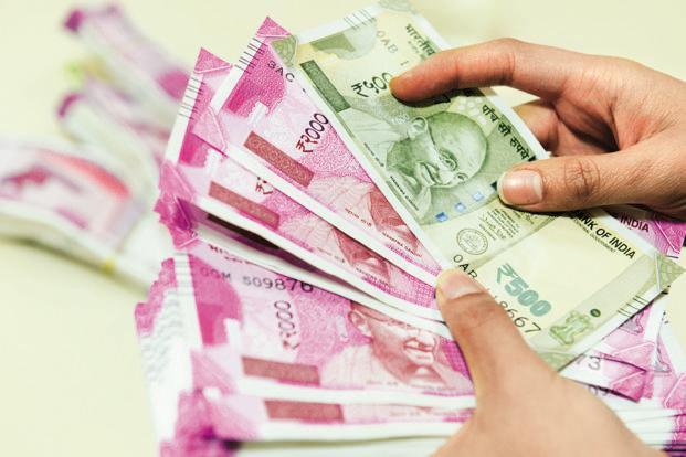  In the name of home loan, three women get lakhs of bribe | गृहकर्जाच्या नावाखाली २६ महिलांना लाखोंचा गंडा