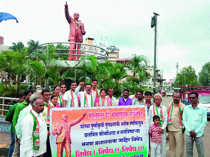  Dr. Demand to place a corner stone in front of the statue of Ambedkar | डॉ. आंबेडकरांच्या पुतळ्यासमोर कोनशिला बसविण्याची मागणी