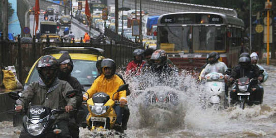 Mumbai Flood : Information needful about how many and where water of rain will collect | मुंबईतील पूर ; दर तासाला किती अन् कोठे साचणार पाणी हे समजायला हवे