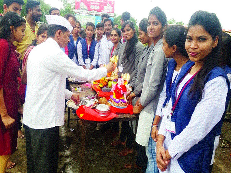  Ganapati Bappa's excitement in Satpur | सातपूरला गणपती बाप्पाचे उत्साहात विसर्जन