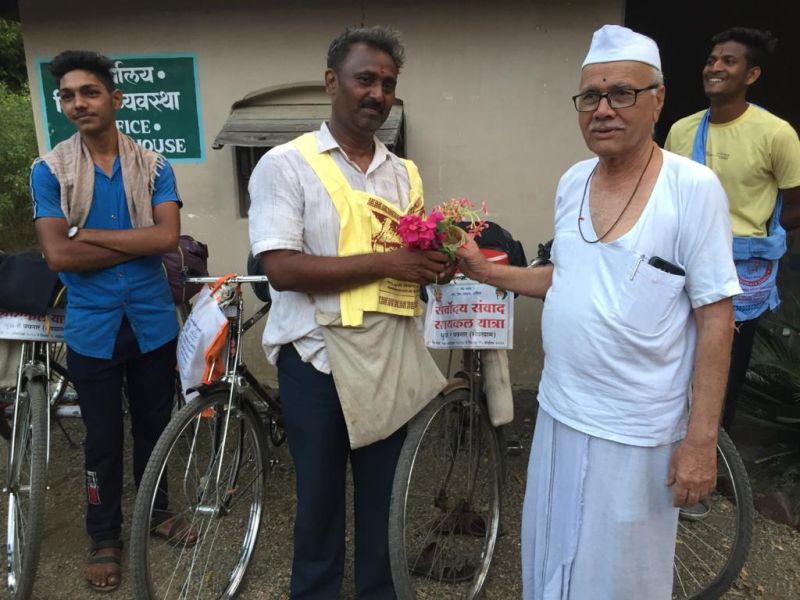 Entering Sarvodaya Samvad Cycle Yatra at Sevagram | सर्वोदय संवाद सायकल यात्रा सेवाग्राममध्ये दाखल