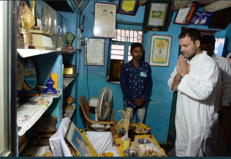 Rahul Gandhi gifted Mitrait Khobragade a visit | राहुल गांधी यांनी घेतली मित्रजित खोब्रागडे यांची भेट