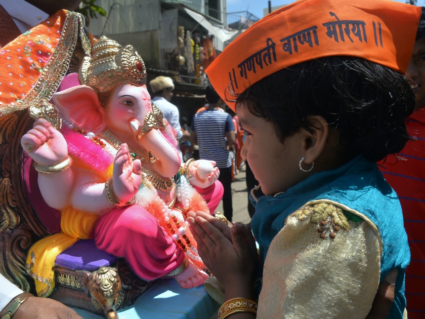 Sindhudurg: Ladki Ganaraya arrives at Thatta, the rural part of Goddess Gajabajala | Ganesh Chaturthi 2018 : सिंधुदुर्ग : लाडक्या गणरायाचे थाटात आगमन, देवगडातील ग्रामीण भाग गजबजला