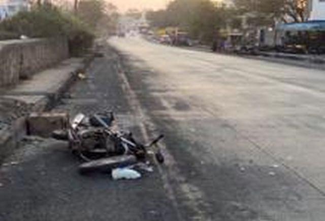 Two serious in Nandgaon car-bike accident | नांदगावी कार-दुचाकी अपघातात दोन गंभीर