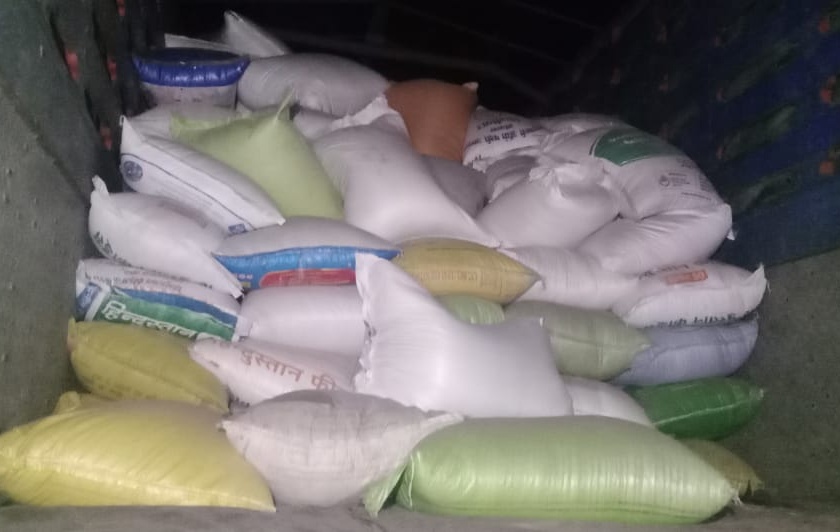 Black market rice seized, police action in Akole | अकोलेत तांदळाचा संशयास्पद ट्रक पकडला, पोलिसांची कारवाई 