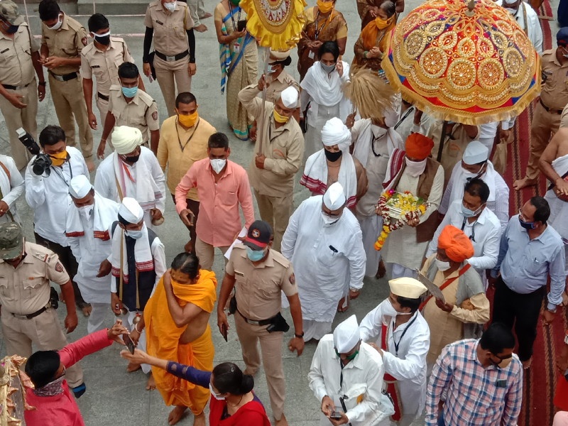 Ashadhi Ekadashi : Saints padukas will be going to Pandharpur on Tuesday from the district under strict restrictions | आषाढी एकादशी : पुणे जिल्ह्यातून कडक निर्बंधात उद्या संतांच्या पादुकांचे होणार पंढरपूरला प्रस्थान 