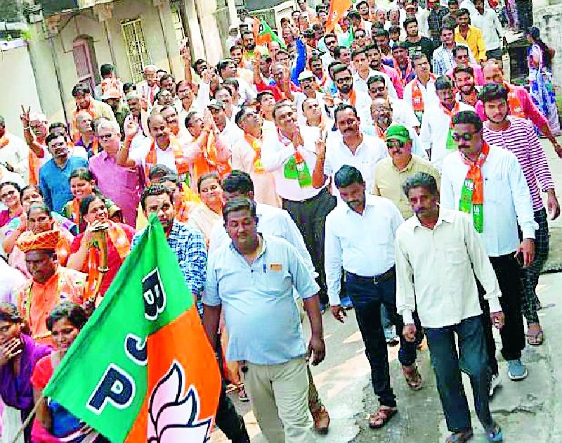 Maharashtra Election 2019 ; Sunil Deshmukh demonstrates power in the city by rally | Maharashtra Election 2019 ; रॅलीद्वारे सुनील देशमुख यांचे शहरात शक्तीप्रदर्शन