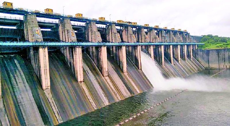 A gate of the Upper Wardha Dam opened | अप्पर वर्धा धरणाचा एक दरवाजा उघडला