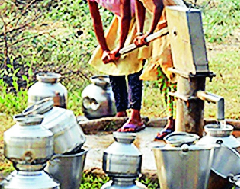 Irrigation water supply in 617 villages in the district | जिल्ह्यातील ६१७ गावांवर पाणीटंचाईचे सावट