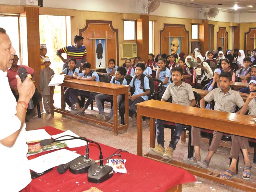  Demonstrations needed to improve the curriculum - Mayor Vijay Agarwal | अभ्यासक्रमाची गोडी वाढविण्यासाठी प्रात्यक्षिकांची गरज -  महापौर विजय अग्रवाल