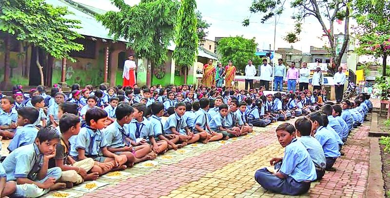 Increase in number of students in Degaon School due to innovative activities | नावीन्यपूर्ण उपक्रमामुळे देगावच्या शाळेत विद्यार्थी संख्येत वाढ