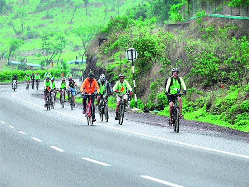 Bicycle departure to Pandharpur | सायकलवारीचे पंढरपूरकडे प्रस्थान