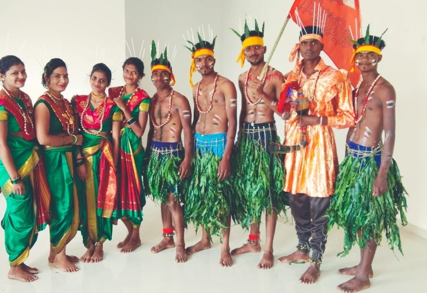 Adivasi dance at youth festival | युवक महोत्सवात आदिवासी नृत्य