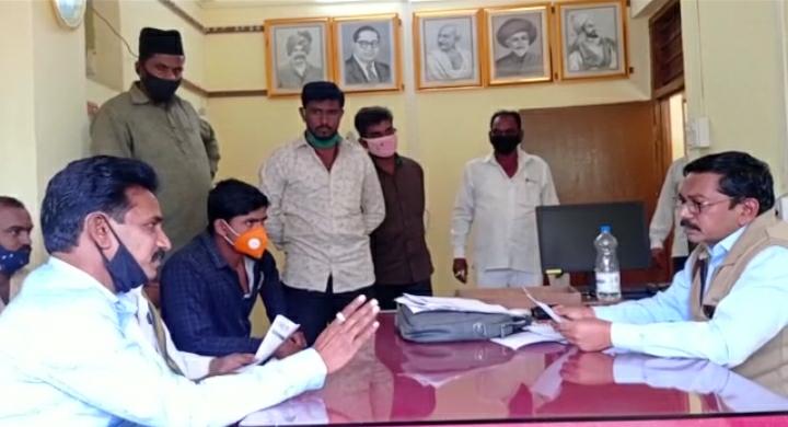 Shiv Sena's agitation in Dindori taluka against fuel price hike | इंधन दरवाढीविरोधात दिंडोरी तालुक्यात शिवसेनेचे आंदोलन