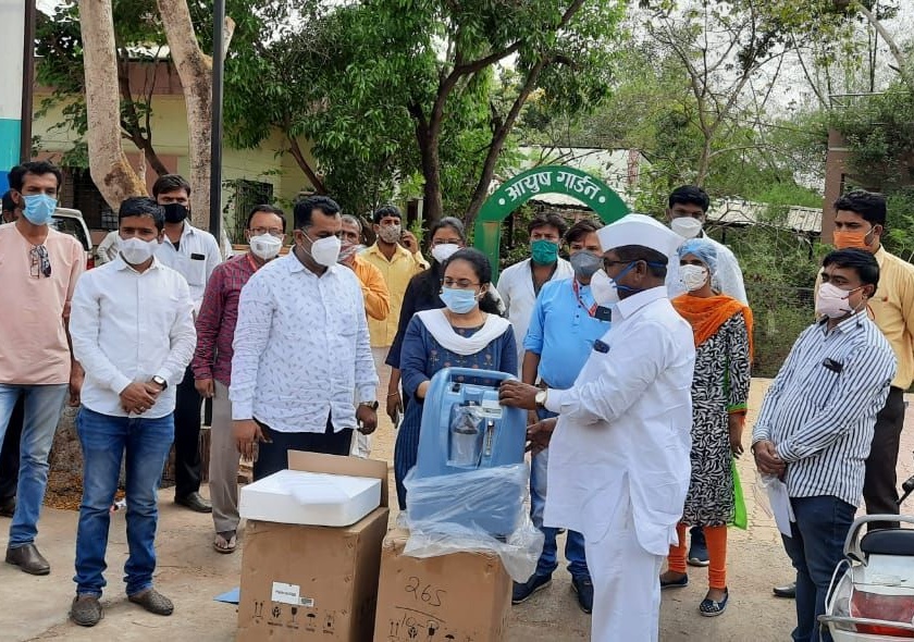 Two oxygen equipments donated to Igatpuri, Korapgaon Kovid Center | इगतपुरी, कोरपगाव कोविडसेंटरला  दिले दोन ऑक्सिजन उपकरण