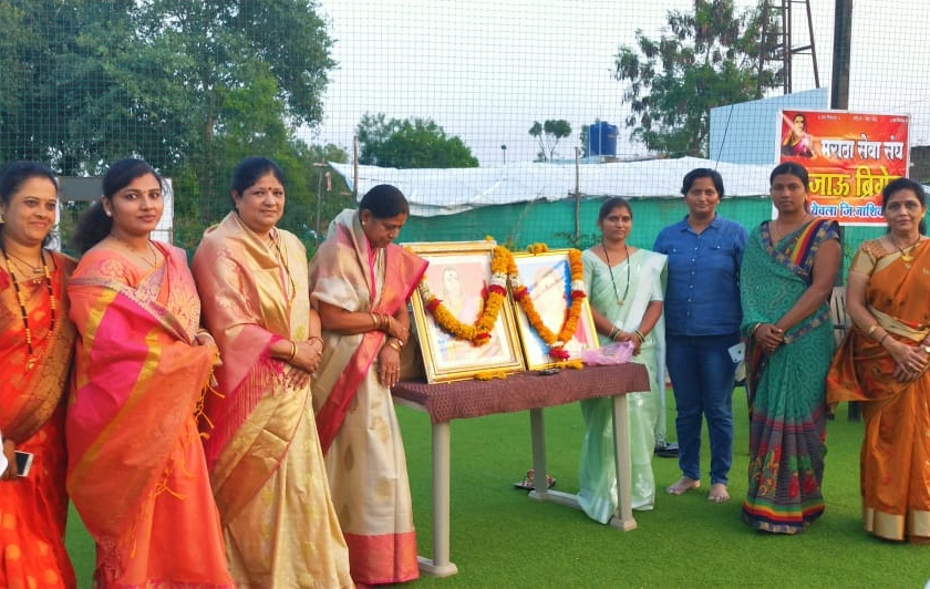 Honoring Asha employees on the occasion of Jijau Jayanti | जिजाऊ जयंतीनिमित्त आशा कर्मचाऱ्यांचा सन्मान