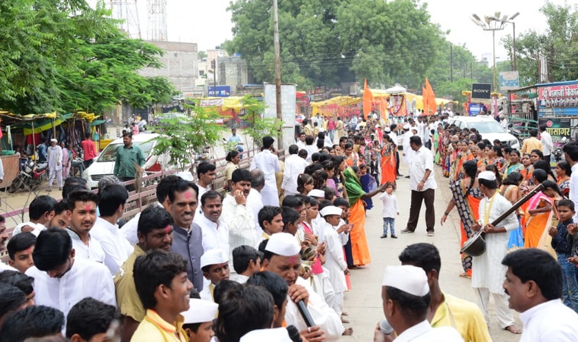 Various activities in the city of Bhokardan celebrated the birth anniversary of Saint Narahari | भोकरदन शहरात विविध उपक्रमांनी संत नरहरी जयंती उत्साहात साजरी