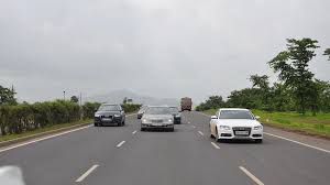 The Ghoti-Sinnar highway became a death trap | घोटी-सिन्नर महामार्ग बनला मृत्यूचा सापळा