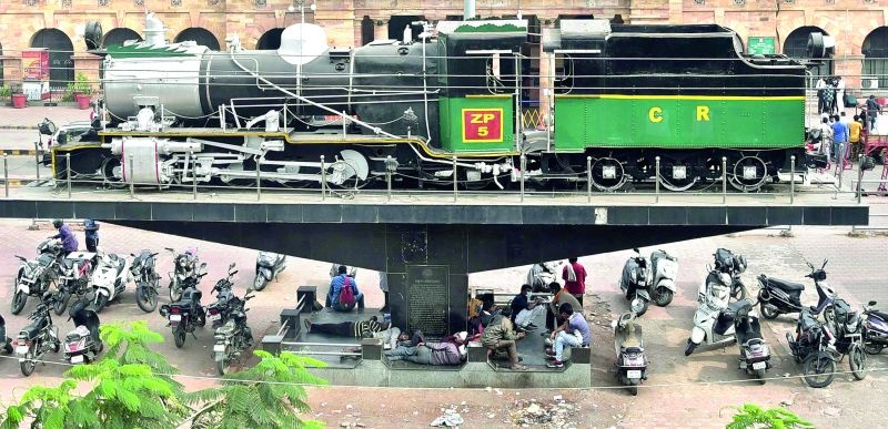 The condition of the historic 'Steam Loco' in the Nagpur section of the Central Railway | मध्य रेल्वेच्या नागपूर विभागातील ऐतिहासिक ‘स्टीम लोको’ची दुरवस्था 