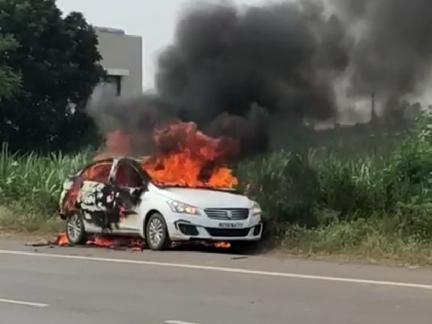 The driver of the car died in the fire | कारला लागलेल्या आगीत चालकाचा होरपळून मृत्यू