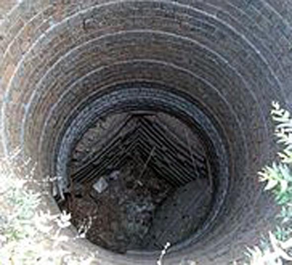 Parbhani: The irrigation well was caught in the framing of the code of conduct | परभणी: सिंचन विहिरी अडकल्या आचारसंहितेच्या कचाट्यात