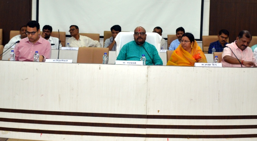Parbhani: Gazoli meeting on the issue of sugarcane | परभणी : ऊसाच्या प्रश्नावरुन गाजली सभा