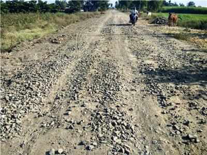 Parbhani: Get the road to Konerwadi village | परभणी : कोनेरवाडी गावाला रस्ता मिळेना