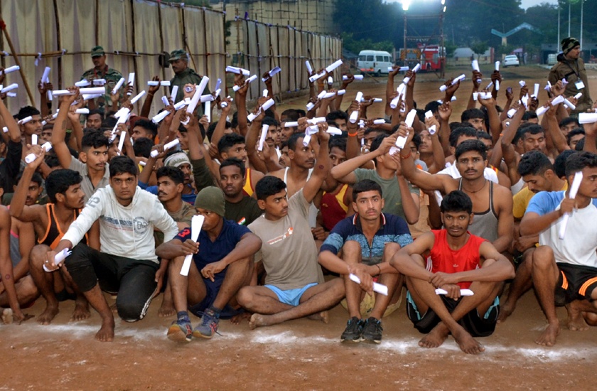 Parbhani: Thousands of youths pass the test | परभणी : ४० हजार युवकांनी दिली चाचणी