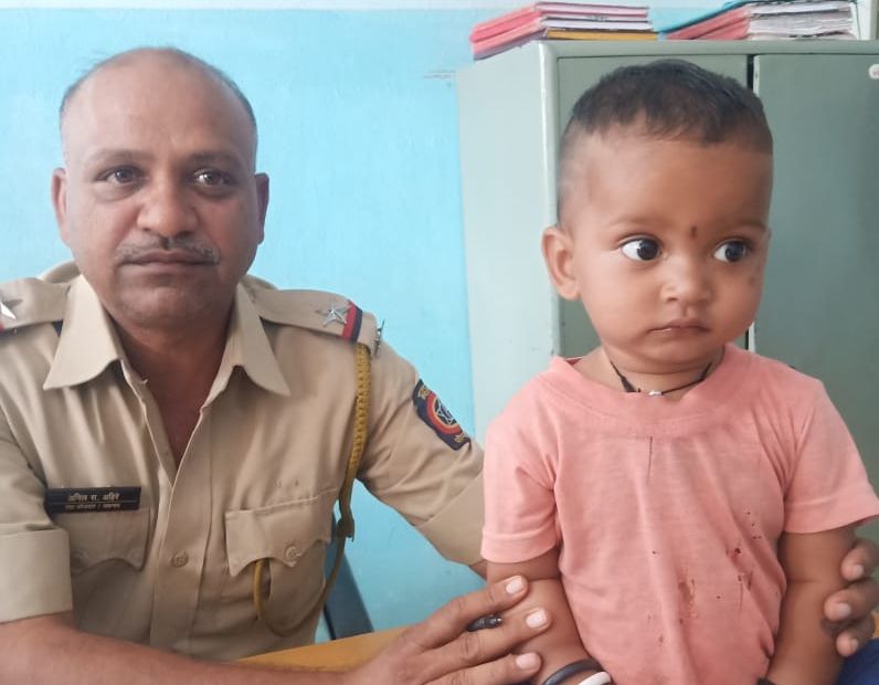 Two-year-old child was found by Pagur | पहूरला आढळले दोन वर्षांचे बेवारस बालक