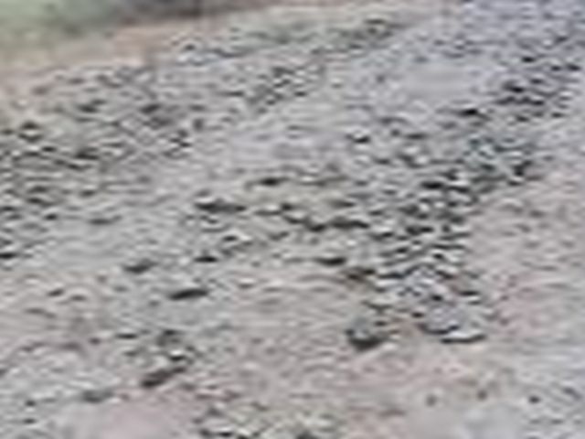 Remote condition of Lakhmapur-Dahegaon roads; Passengers angry | लखमापूर -दहेगाव रस्त्यांची दूरवस्था; प्रवाशी संतप्त