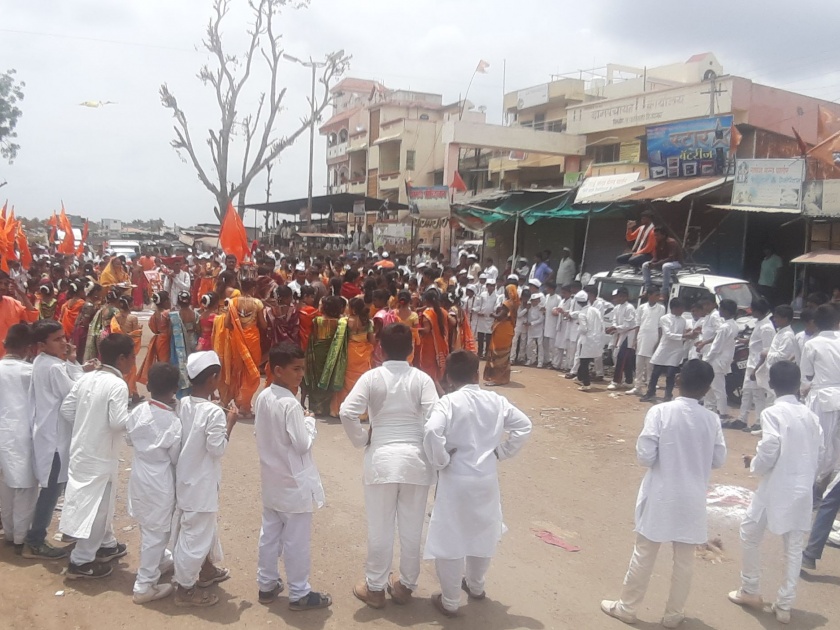 Pillakhod gets the attention of the Rengna ceremony | पिलखोडला रिंगण सोहळ्याचे वेधले लक्ष