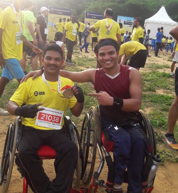 Kolhapur: Firstly to win the first half of the wheelchair marathon | कोल्हापूर : व्हीलचेअर मॅरॅथॉनमध्ये पन्हाळ्याचा दुचाकी मॅकेनिक संतोष रांजगणे प्रथम