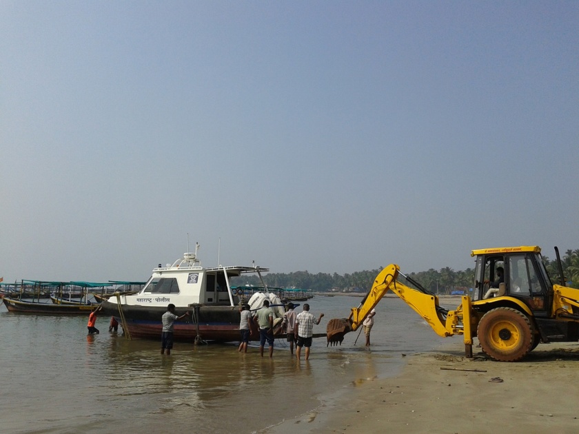 Sindhu 2 boats again in the ocean in the sea at Sindhudurg coastline | सिंधु २ नौका सागरी गस्तीसाठी पुन्हा सिंधुदुर्ग किनारपट्टीवर समुद्रात