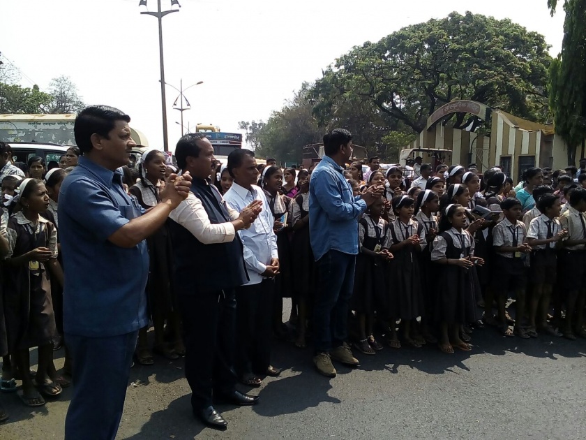 Kolhapur: Participate in the rally with the closure of schools, letter to 4 thousand schools | कोल्हापूर :  शाळा बंद ठेवून मोर्चात सहभागी व्हा, चार हजार शाळांना पत्र