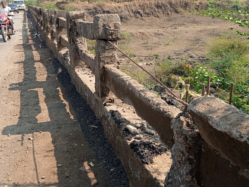 Poor condition of Nashik-Kalvan state road | नाशिक-कळवण राज्य मार्गाची दुरवस्था