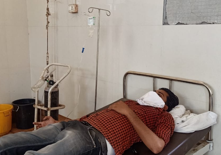 One of them fell ill after breakfast at a hotel in Dharangaon | धरणगावात हॉटेलमध्ये नाश्त्यानंतर एकाची प्रकृती बिघडली