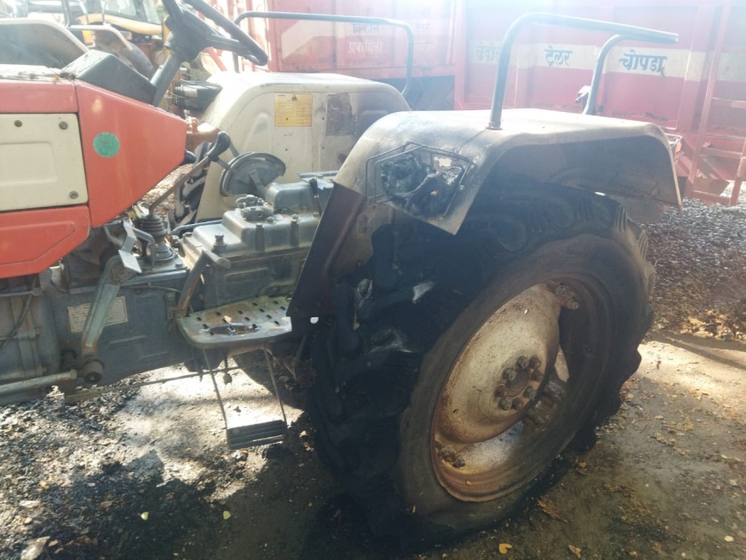 Fire on vehicles seized at rural police station Chopda | ग्रामीण पोलीस स्टेशन चोपडा येथे जप्त वाहनांना आग