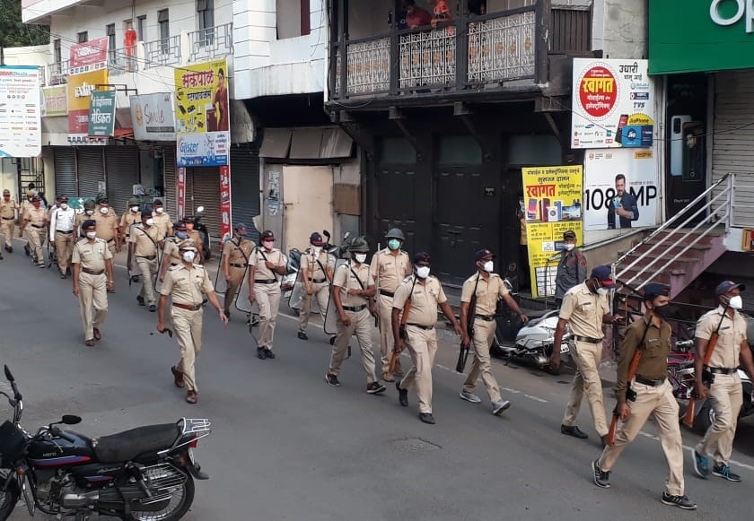 Police mobilization on the backdrop of Shiva Jayanti, Eid in Wai | वाईमध्ये शिवजयंती, ईदच्या पार्श्वभूमीवर पोलीस संचलन