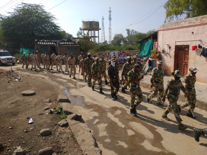 Police patrol in Rajapur | राजापूरमध्ये पोलिसांचे पथसंचलन