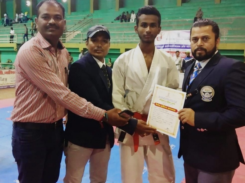 Swami Muktanand Junior College's karate tournament success | स्वामी मुक्तानंद ज्युनिअर कॉलेजचे कराटे स्पर्धेत यश