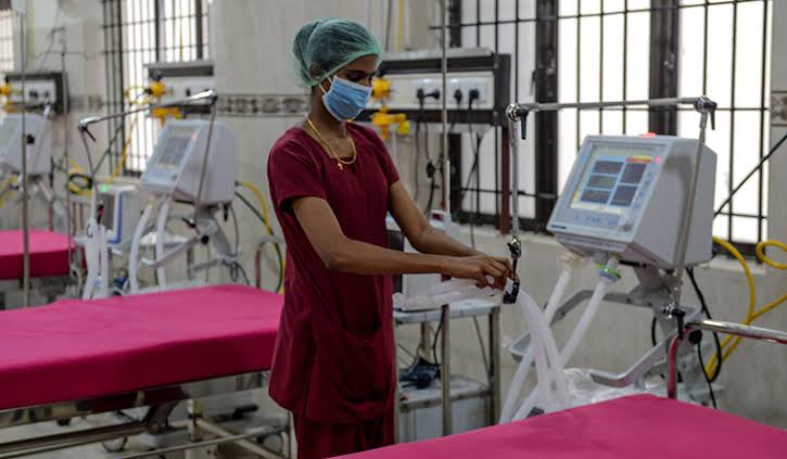 Coronavirus Pune: Lack of oxygen concentrator in Pune city; Demand for 125 to 150 devices per day | Coronavirus Pune : पुणे शहरात ऑक्सिजन कॉन्सनट्रेटरचाही तुटवडा; दिवसाला १२५ ते १५० यंत्रांची मागणी