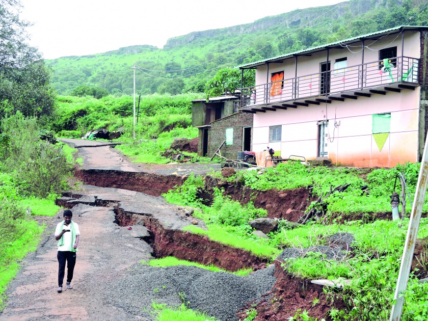  The time of the rain; The swallowed village will have to leave the village | पाऊस बनला काळ; गिळून टाकला गाव, गावपंढरी सोडावी लागणार